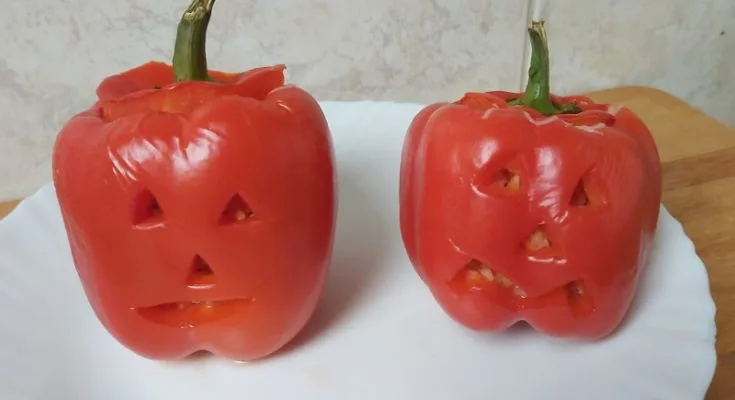 halloweeni töltött paprika